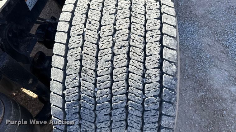 image for item ES5784 2021 Freightliner Cascadia 126 semi truck