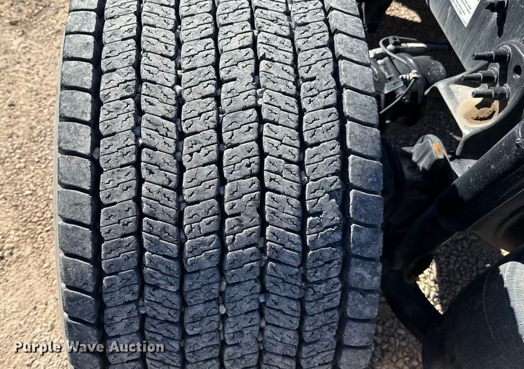 image for item ES5784 2021 Freightliner Cascadia 126 semi truck