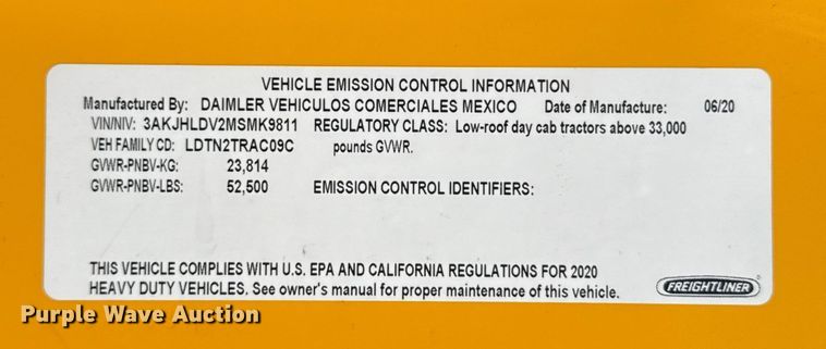 image for item ES5784 2021 Freightliner Cascadia 126 semi truck