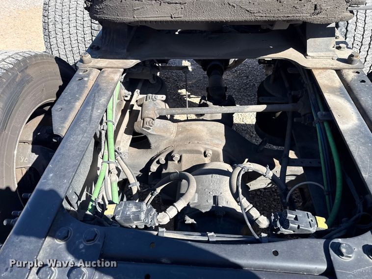 image for item ES5868 2022 Freightliner Cascadia 126 semi truck