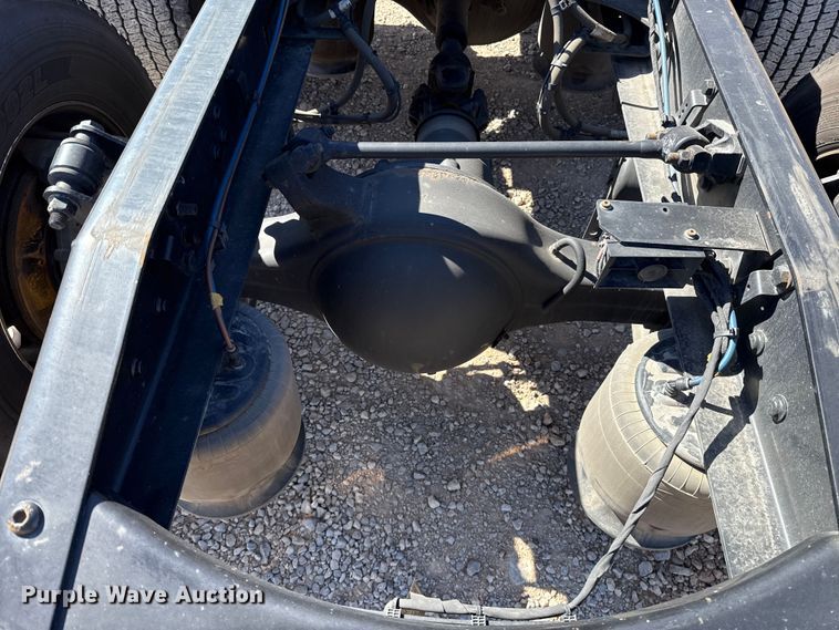 image for item ES5868 2022 Freightliner Cascadia 126 semi truck