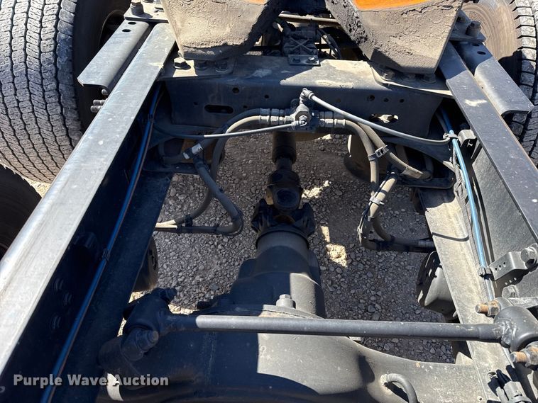 image for item ES5868 2022 Freightliner Cascadia 126 semi truck