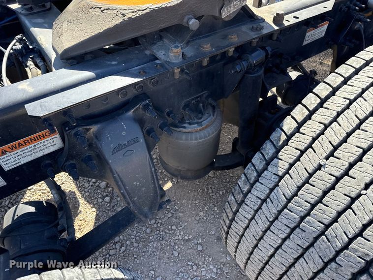 image for item ES5868 2022 Freightliner Cascadia 126 semi truck