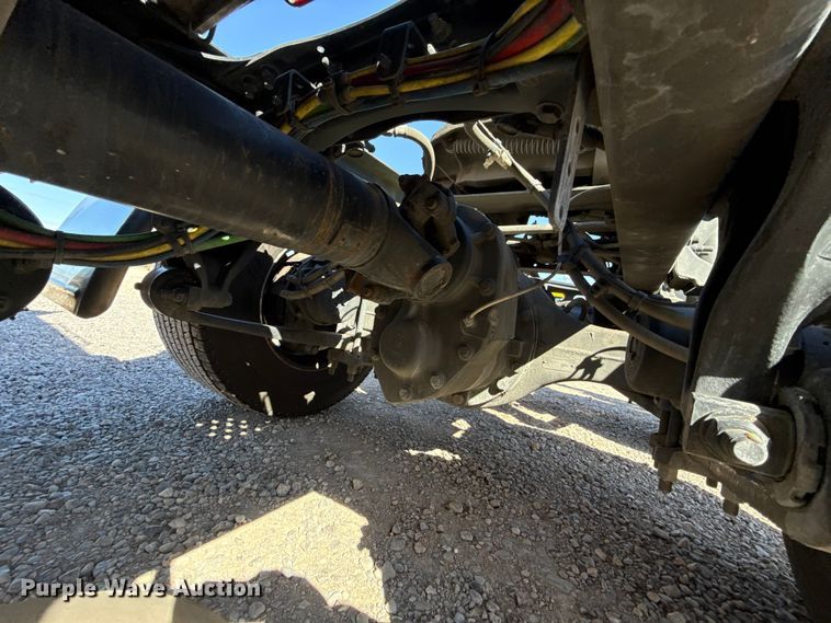 image for item ES5868 2022 Freightliner Cascadia 126 semi truck