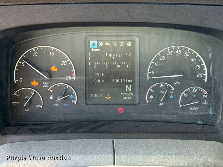 image for item ES5868 2022 Freightliner Cascadia 126 semi truck