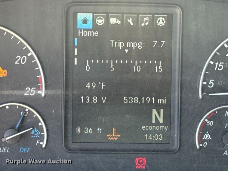 image for item ES5868 2022 Freightliner Cascadia 126 semi truck