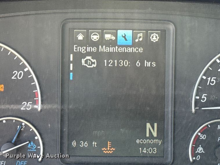 image for item ES5868 2022 Freightliner Cascadia 126 semi truck