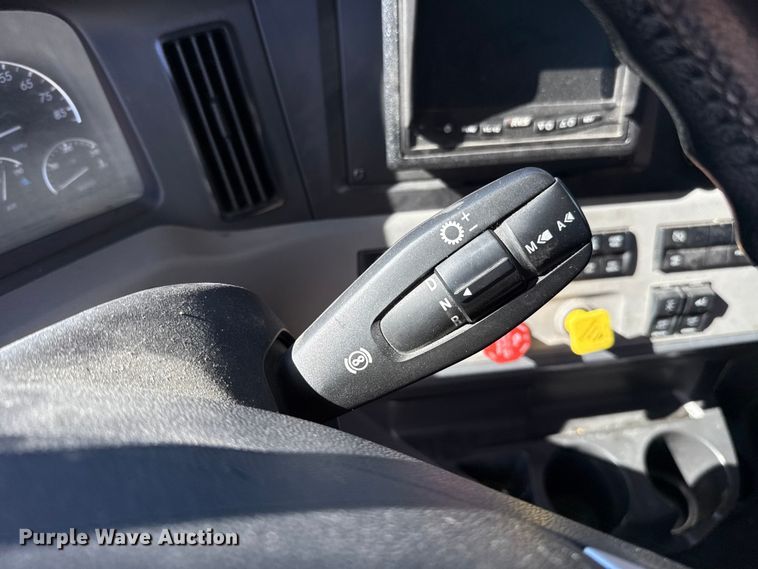 image for item ES5868 2022 Freightliner Cascadia 126 semi truck