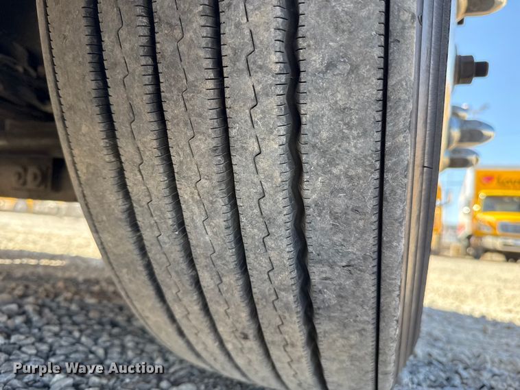 image for item ES5868 2022 Freightliner Cascadia 126 semi truck