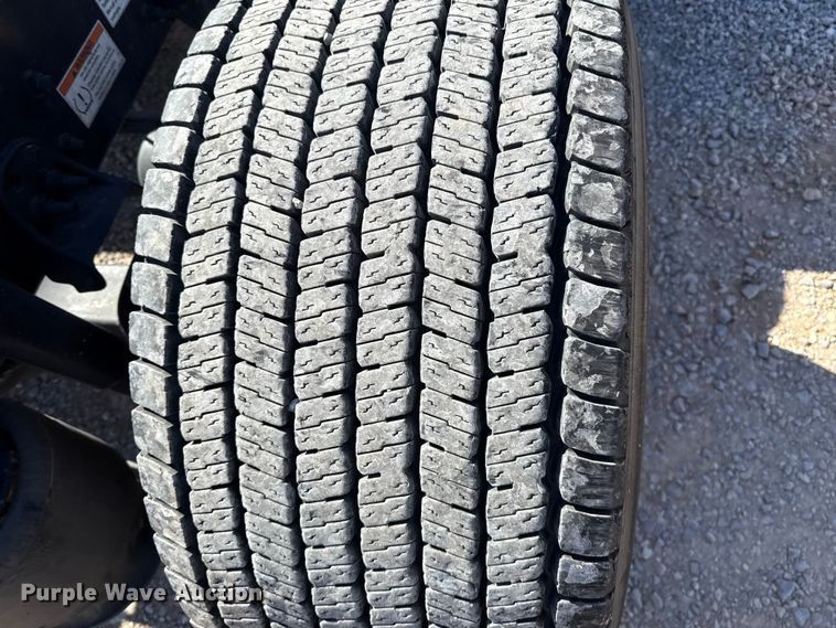 image for item ES5868 2022 Freightliner Cascadia 126 semi truck