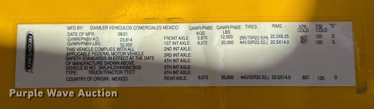 image for item ES5868 2022 Freightliner Cascadia 126 semi truck