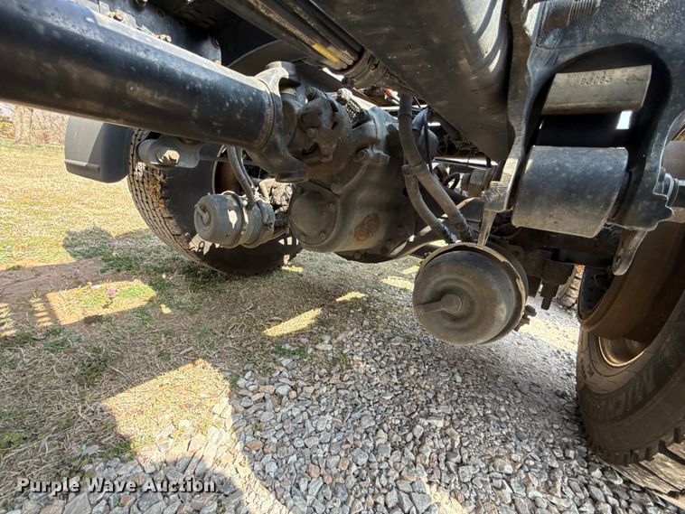 image for item ES5923 2011 Volvo VN semi truck