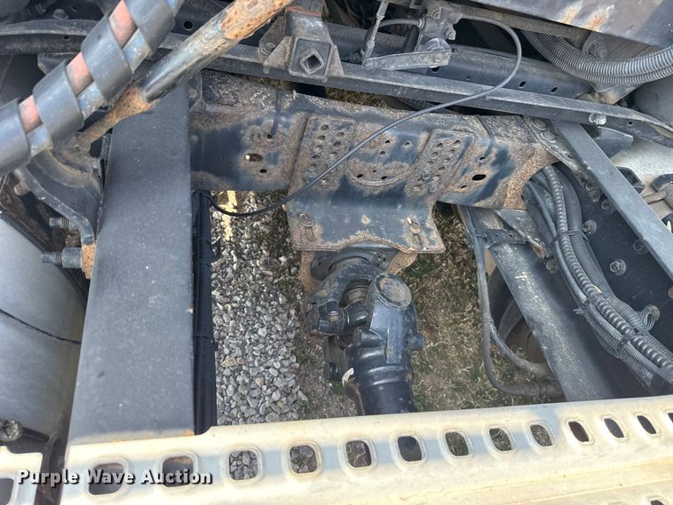 image for item ES5923 2011 Volvo VN semi truck