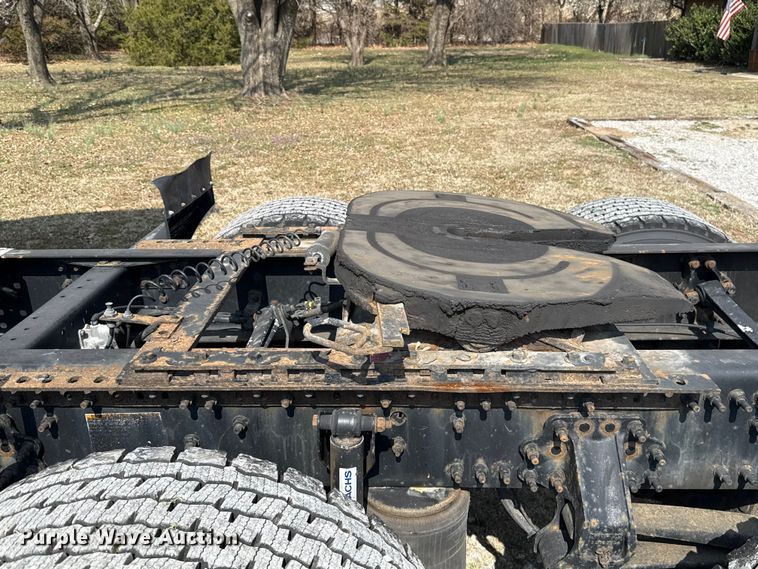 image for item ES5923 2011 Volvo VN semi truck