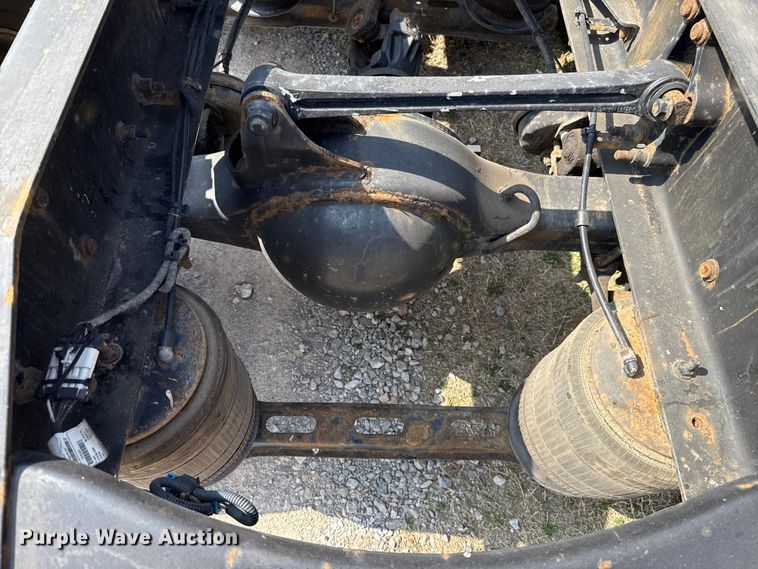 image for item ES5923 2011 Volvo VN semi truck