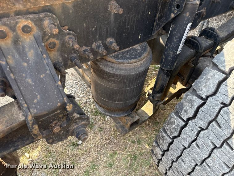 image for item ES5923 2011 Volvo VN semi truck