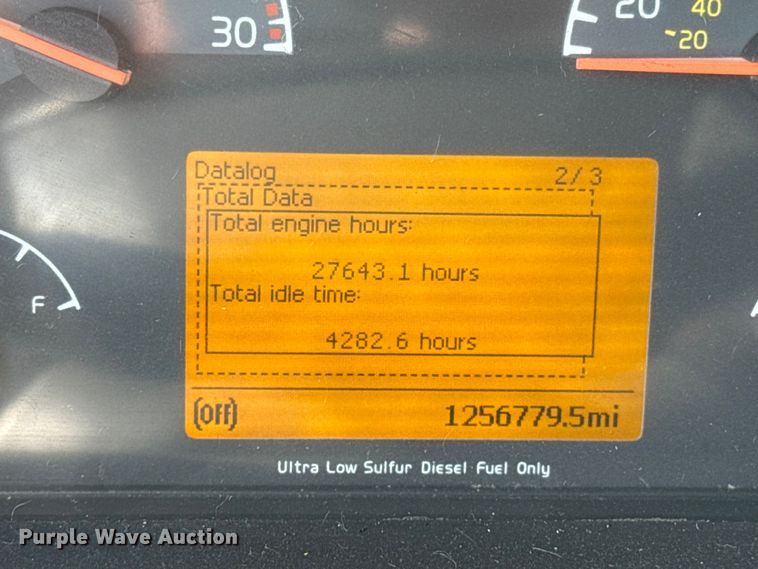 image for item ES5923 2011 Volvo VN semi truck