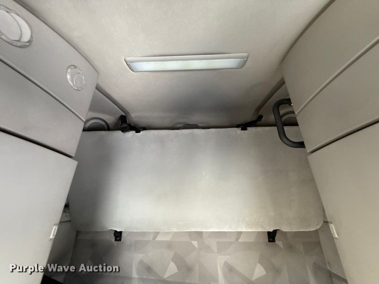 image for item ES5923 2011 Volvo VN semi truck