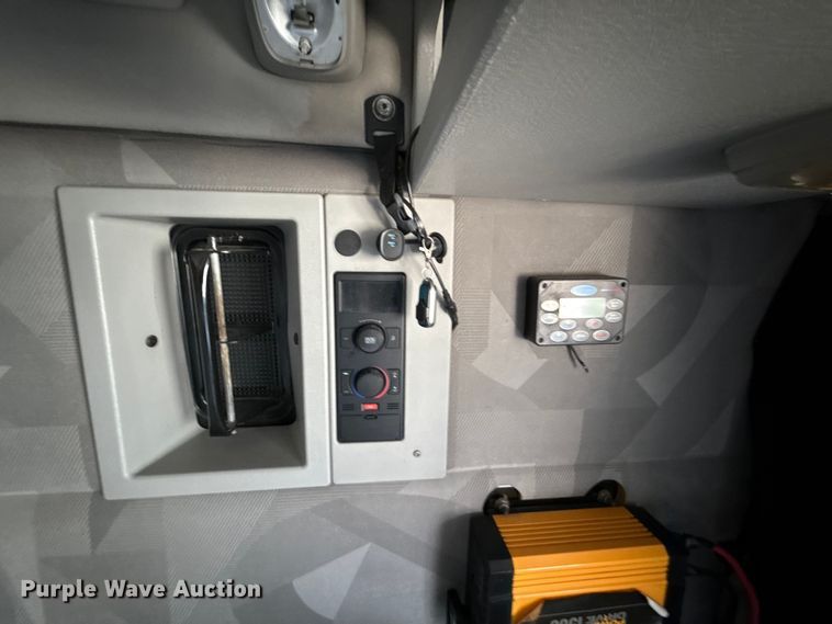 image for item ES5923 2011 Volvo VN semi truck