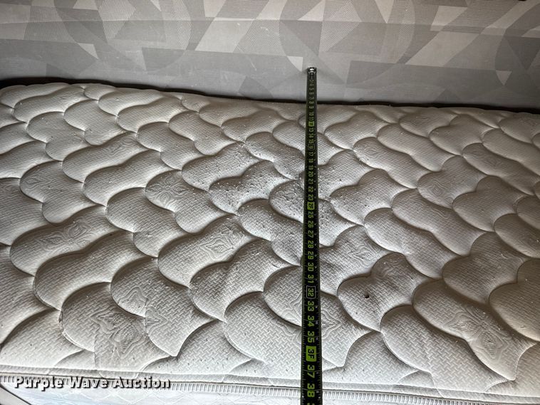 image for item ES5923 2011 Volvo VN semi truck