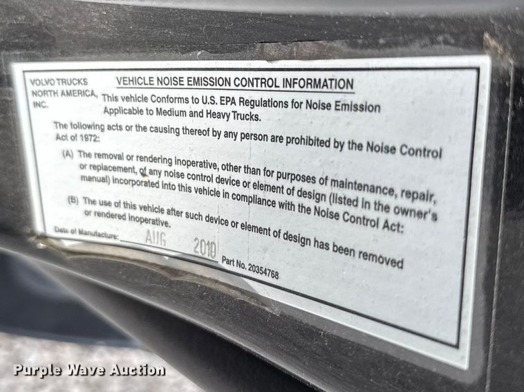 image for item ES5923 2011 Volvo VN semi truck