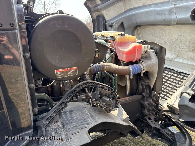 image for item ES5923 2011 Volvo VN semi truck