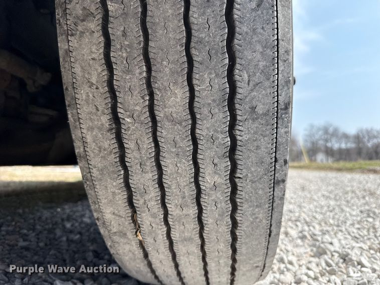 image for item ES5923 2011 Volvo VN semi truck