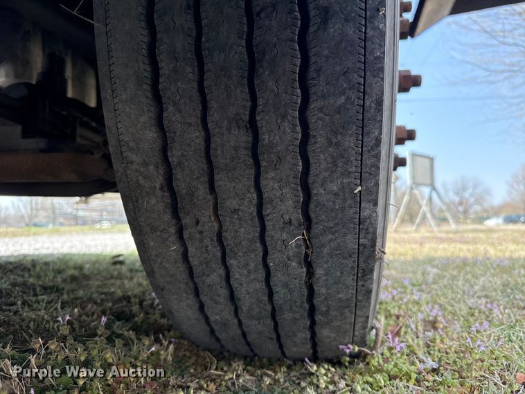 image for item ES5923 2011 Volvo VN semi truck