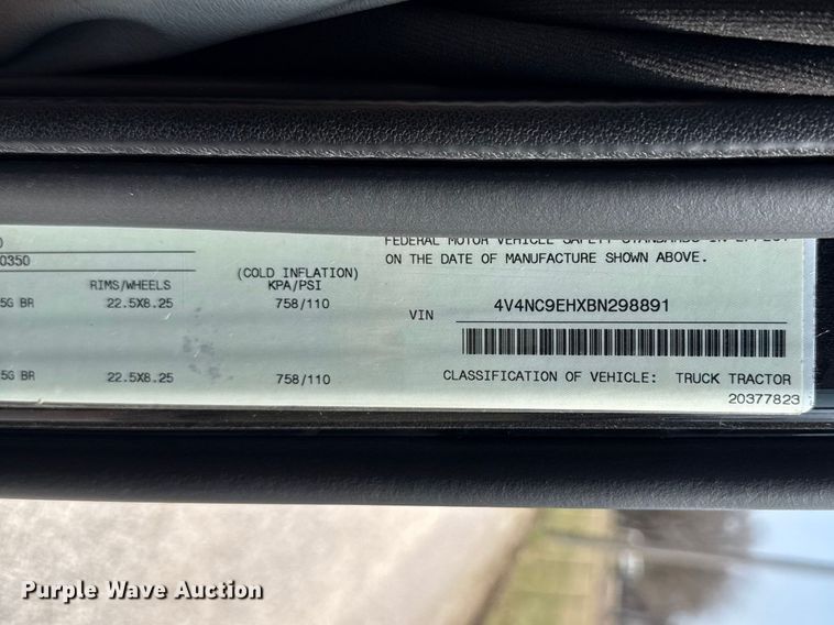 image for item ES5923 2011 Volvo VN semi truck