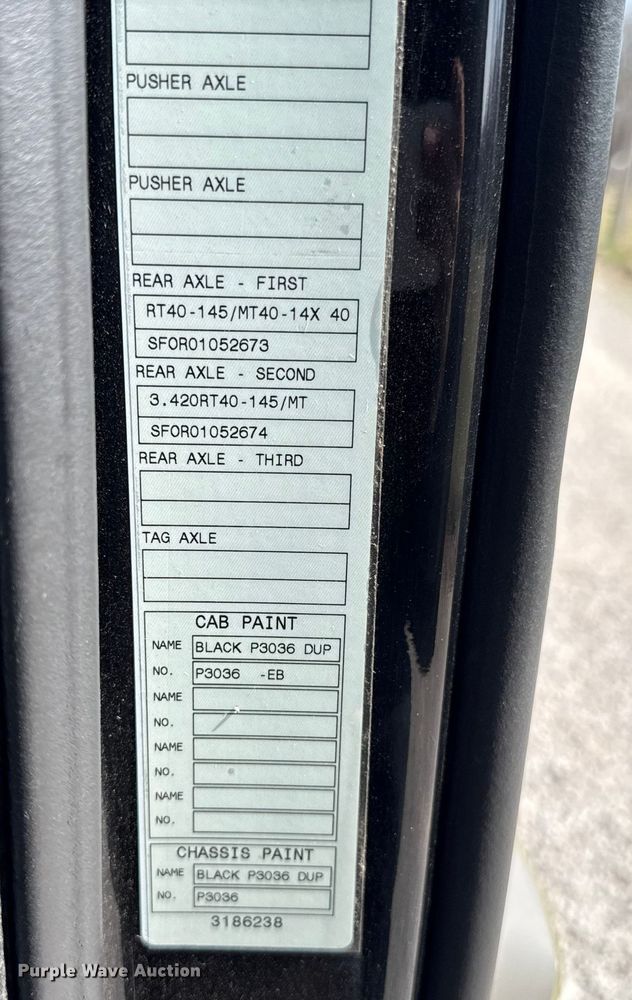 image for item ES5923 2011 Volvo VN semi truck