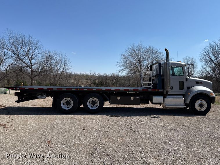 image for item ES5973 2011 Peterbilt 348 rollback truck