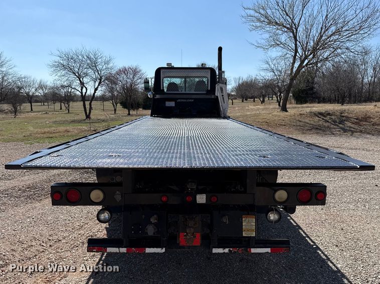 image for item ES5973 2011 Peterbilt 348 rollback truck