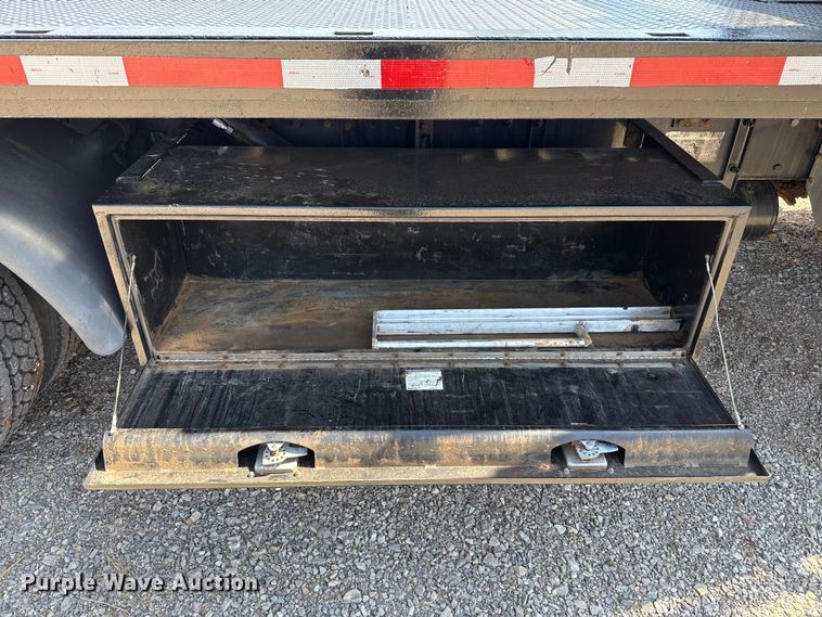 image for item ES5973 2011 Peterbilt 348 rollback truck