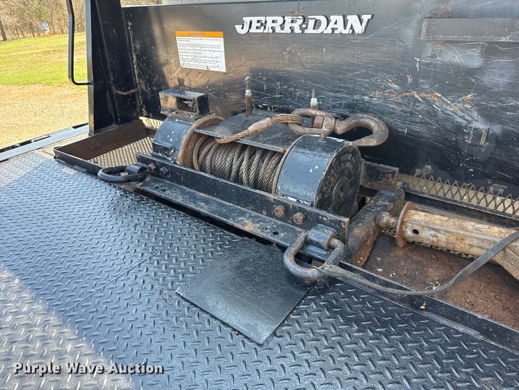 image for item ES5973 2011 Peterbilt 348 rollback truck