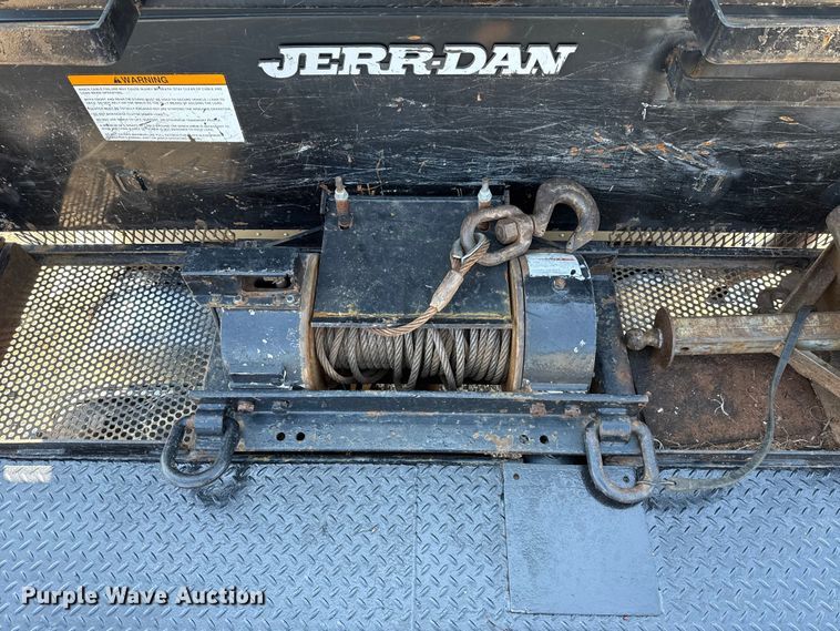 image for item ES5973 2011 Peterbilt 348 rollback truck