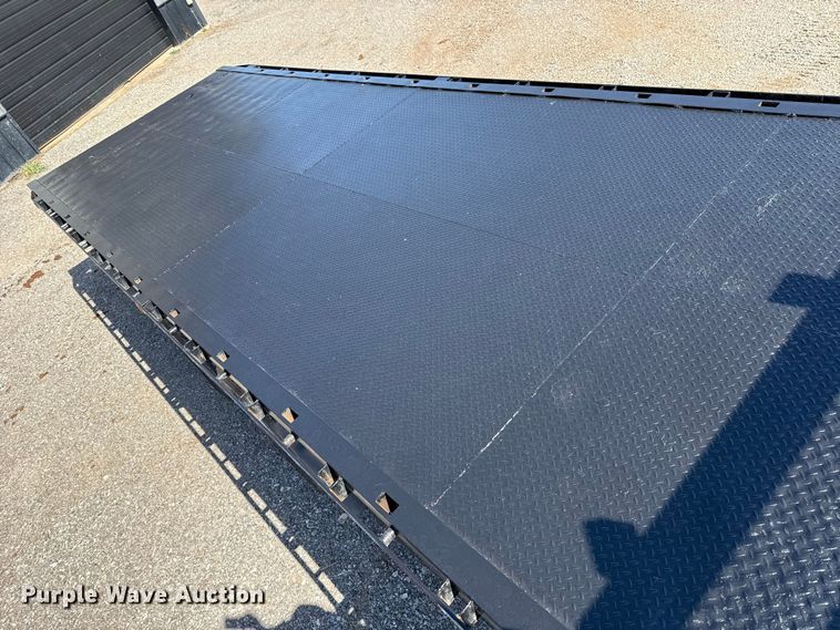 image for item ES5973 2011 Peterbilt 348 rollback truck