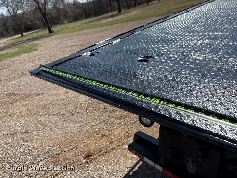 image for item ES5973 2011 Peterbilt 348 rollback truck