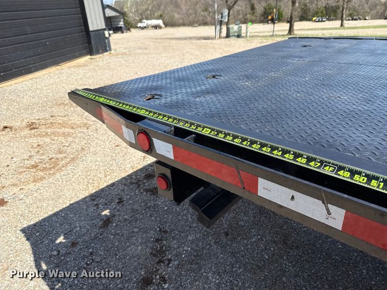 image for item ES5973 2011 Peterbilt 348 rollback truck