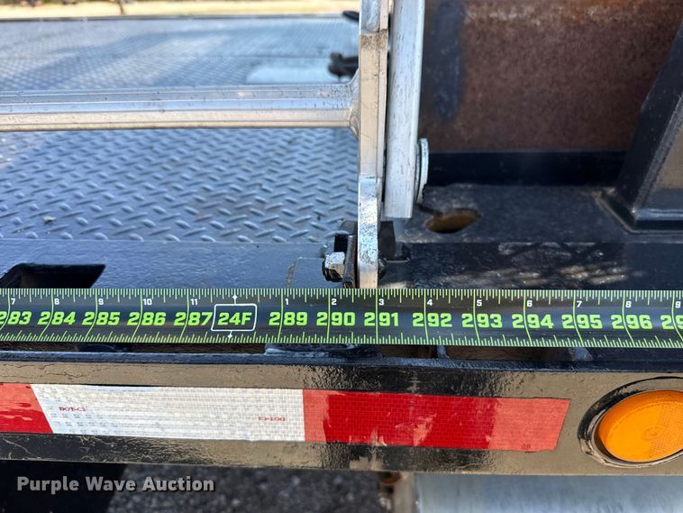 image for item ES5973 2011 Peterbilt 348 rollback truck