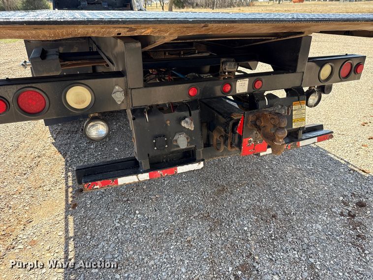 image for item ES5973 2011 Peterbilt 348 rollback truck