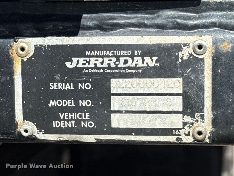 image for item ES5973 2011 Peterbilt 348 rollback truck