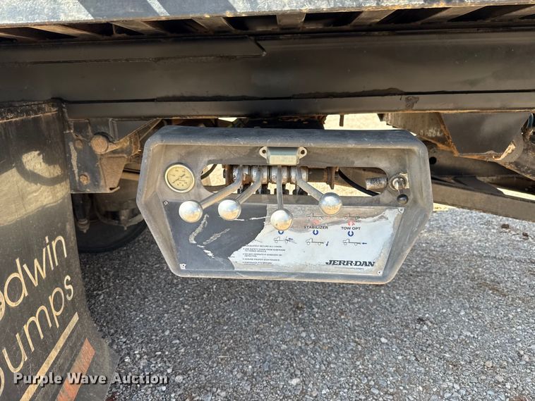 image for item ES5973 2011 Peterbilt 348 rollback truck