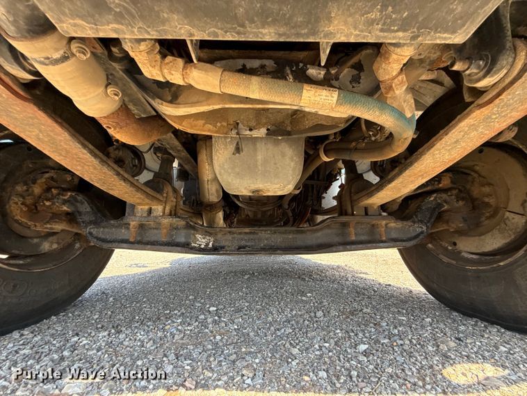 image for item ES5973 2011 Peterbilt 348 rollback truck