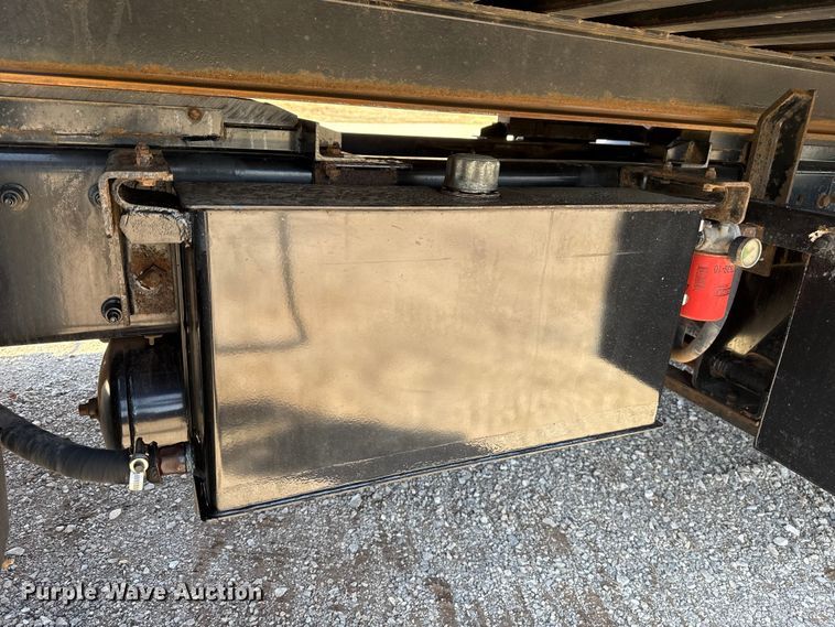 image for item ES5973 2011 Peterbilt 348 rollback truck