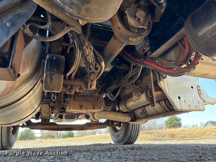 image for item ES5973 2011 Peterbilt 348 rollback truck