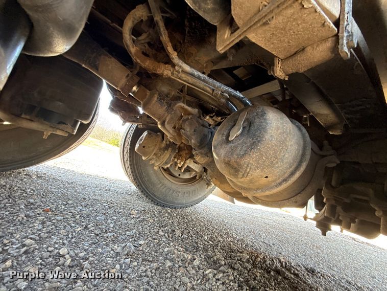 image for item ES5973 2011 Peterbilt 348 rollback truck