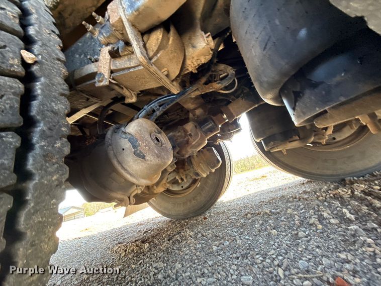 image for item ES5973 2011 Peterbilt 348 rollback truck