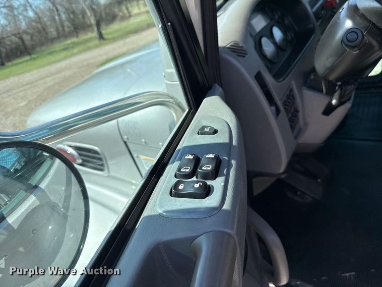 image for item ES5973 2011 Peterbilt 348 rollback truck