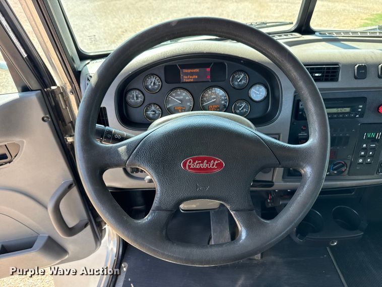 image for item ES5973 2011 Peterbilt 348 rollback truck