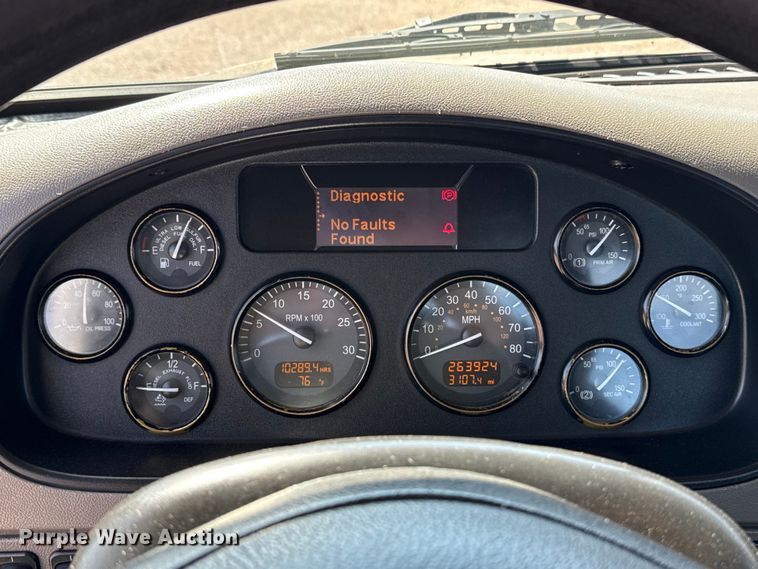 image for item ES5973 2011 Peterbilt 348 rollback truck